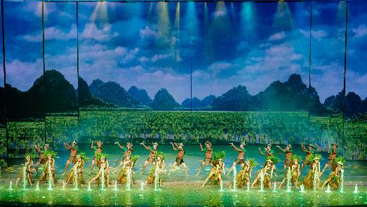 Image 7 from 260706-dnthc-gioi-chuyen-mon-tram-tro-voi-ky-quan-san-khau-dnthc