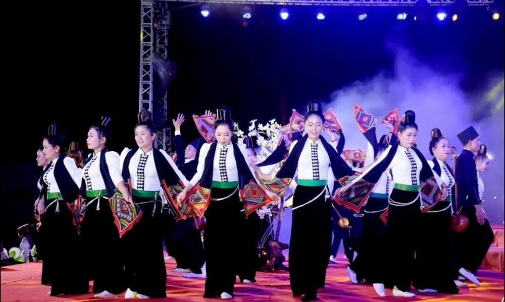 Phát triển văn hóa, con người Sơn La toàn diện, đậm đà bản sắc dân tộc - ảnh 1
