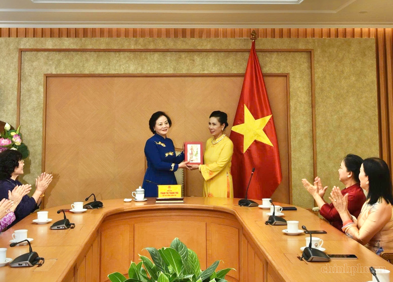 Đẩy nhanh xây dựng hồ sơ đề cử UNESCO ghi danh áo dài Việt Nam  - ảnh 3