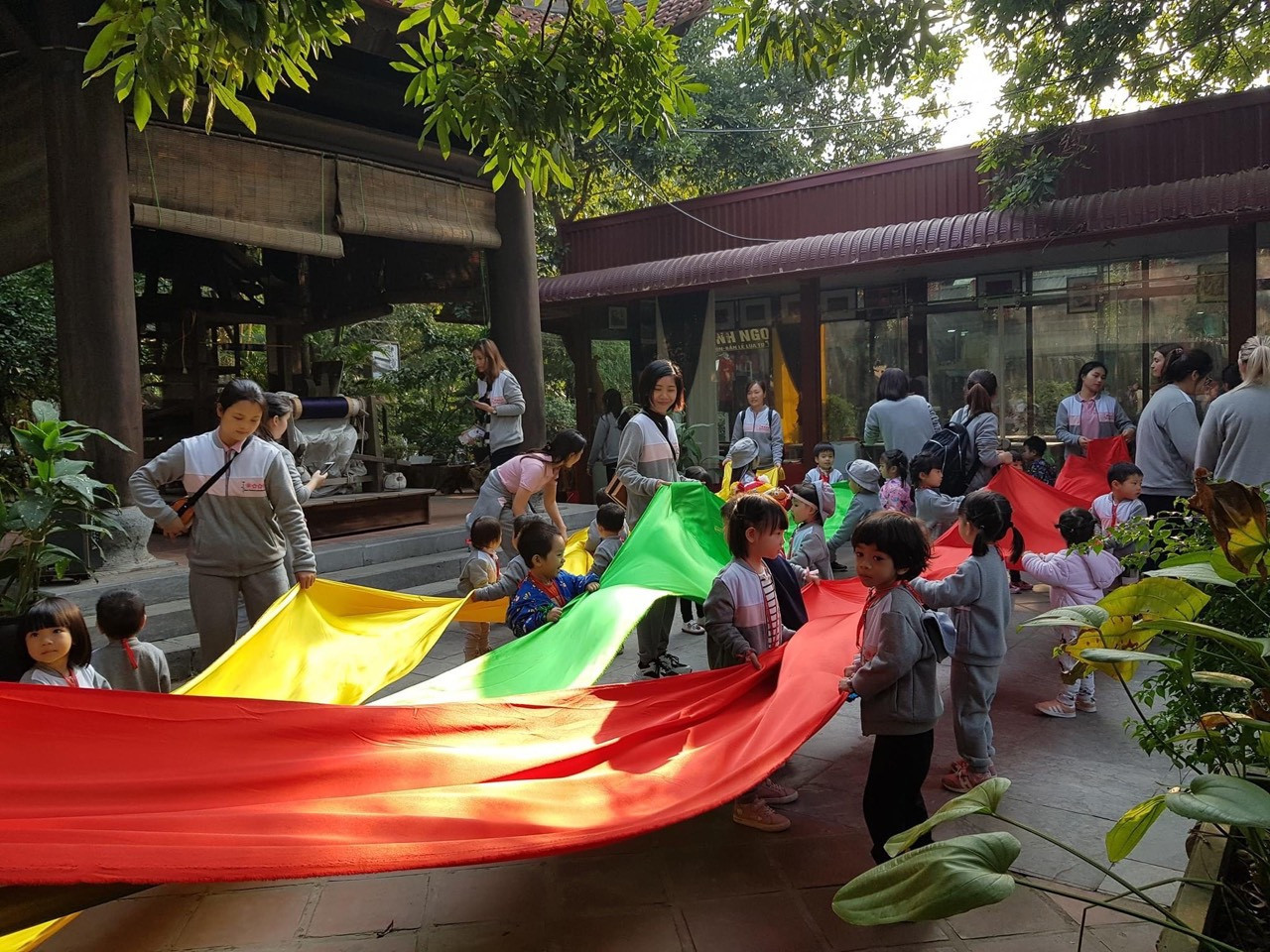 Hà Nội chính thức công nhận điểm du lịch Làng nghề dệt lụa Vạn Phúc - Hà Đông - 3