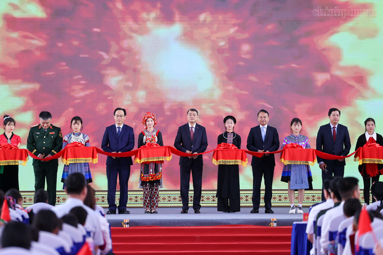 Thủ tướng: Năm học 2026-2027 sẽ mở ra giai đoạn phát triển mới của giáo dục Việt Nam- Ảnh 7.