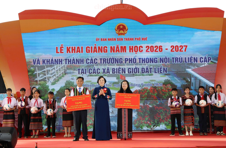 Phó Thủ tướng Phạm Thị Thanh Trà dự lễ khai giảng, khánh thành Trường Phổ thông nội trú A Lưới 3 (TP. Huế)- Ảnh 3.