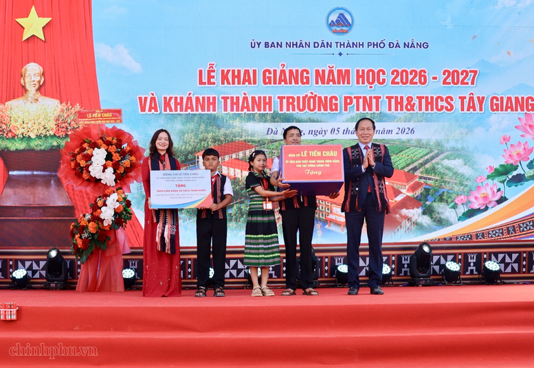 Phó Thủ tướng Lê Tiến Châu dự Lễ khánh thành Trường Phổ thông Dân tộc nội trú TH&THCS Tây Giang- Ảnh 7.