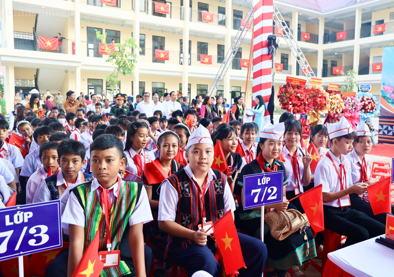 Phó Thủ tướng Lê Tiến Châu dự Lễ khánh thành Trường Phổ thông Dân tộc nội trú TH&THCS Tây Giang- Ảnh 4.