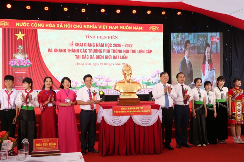 Phó Thủ tướng Thường trực Phạm Gia Túc dự Lễ khai giảng năm học mới tại Điện Biên- Ảnh 5.