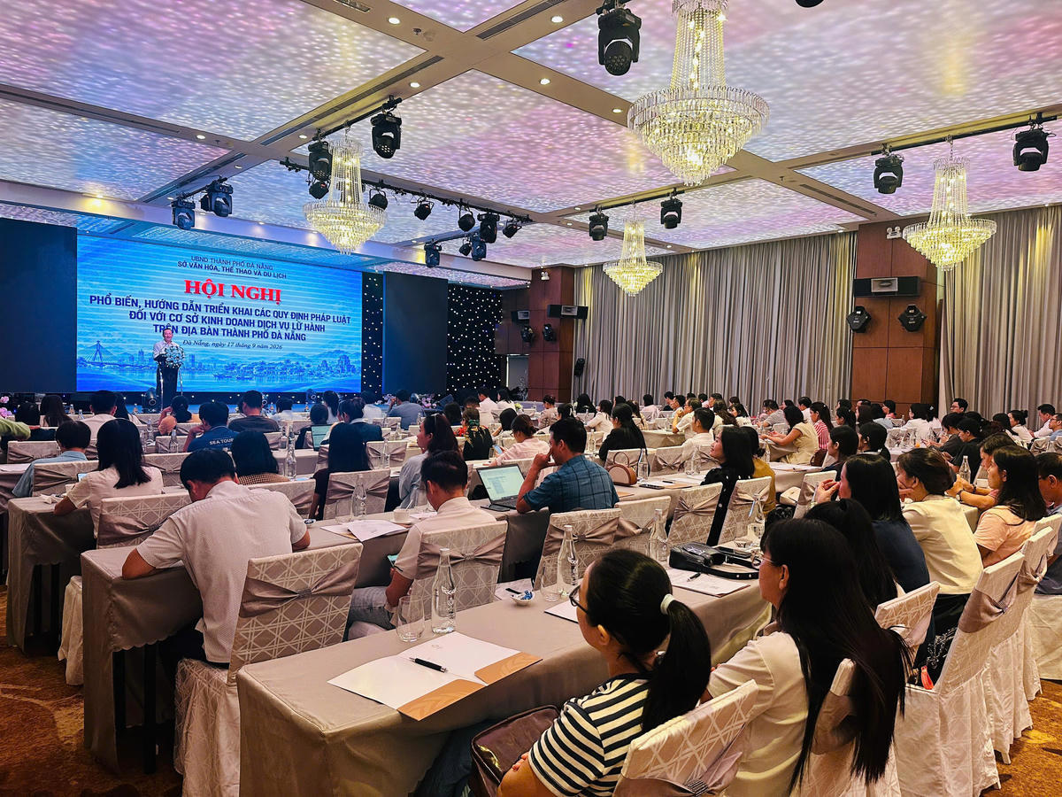 Hội nghị trao đổi, giải đáp những khó khăn, vướng mắc, kiến nghị của doanh nghiệp trong quá trình hoạt động. Ảnh: Nguyễn Tú.