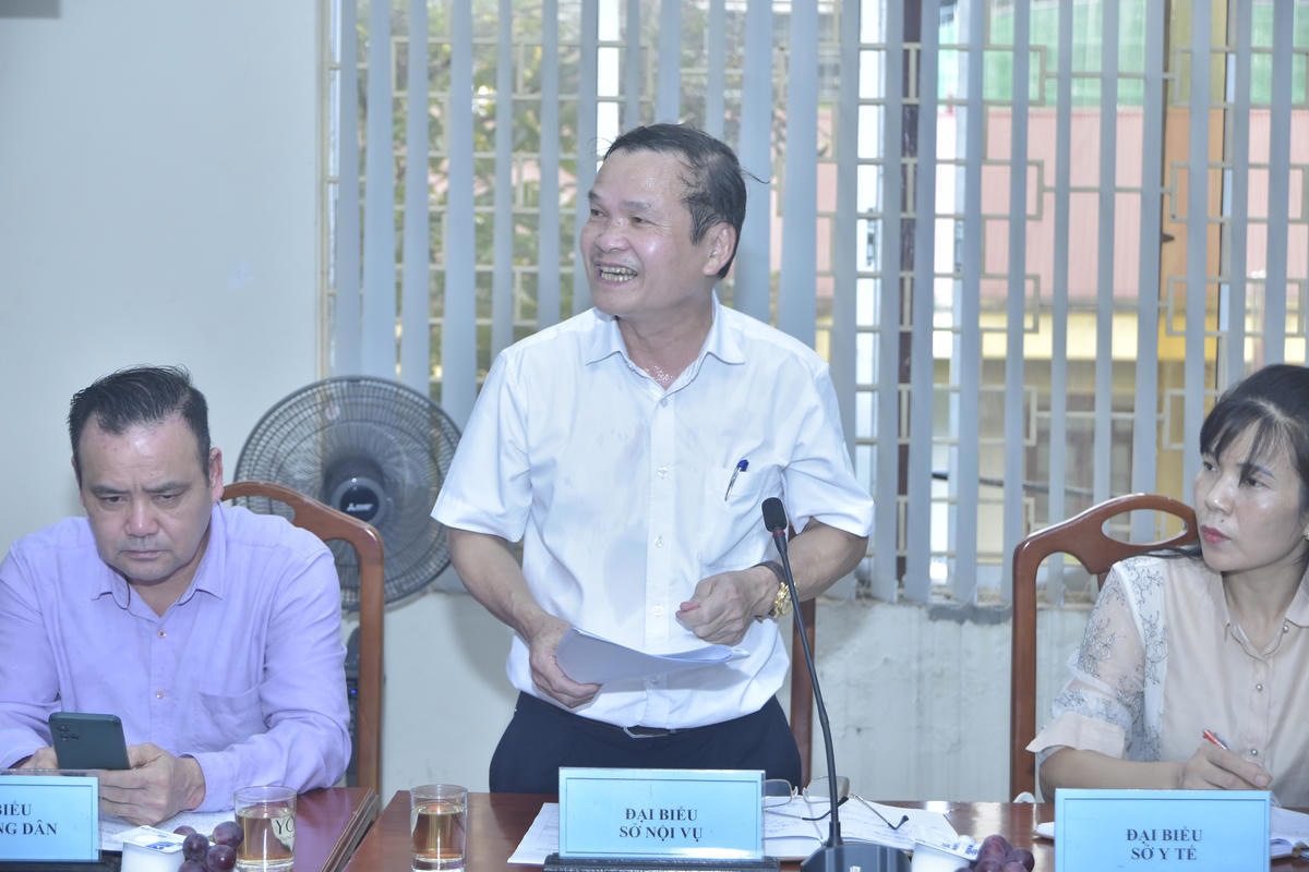 Ông Bàng Quốc Việt, Phó Giám Sở Nội vụ tỉnh Tuyên Quang phát biểu tại Hội thảo.