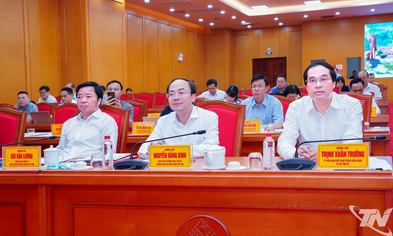 Các đồng chí lãnh đạo tỉnh dự Hội thảo.
