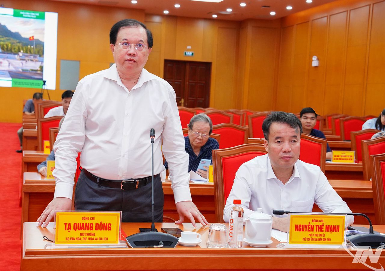 Thứ trưởng Bộ Văn hóa, Thể thao và Du lịch Tạ Quang Đông phát biểu tại Hội thảo.