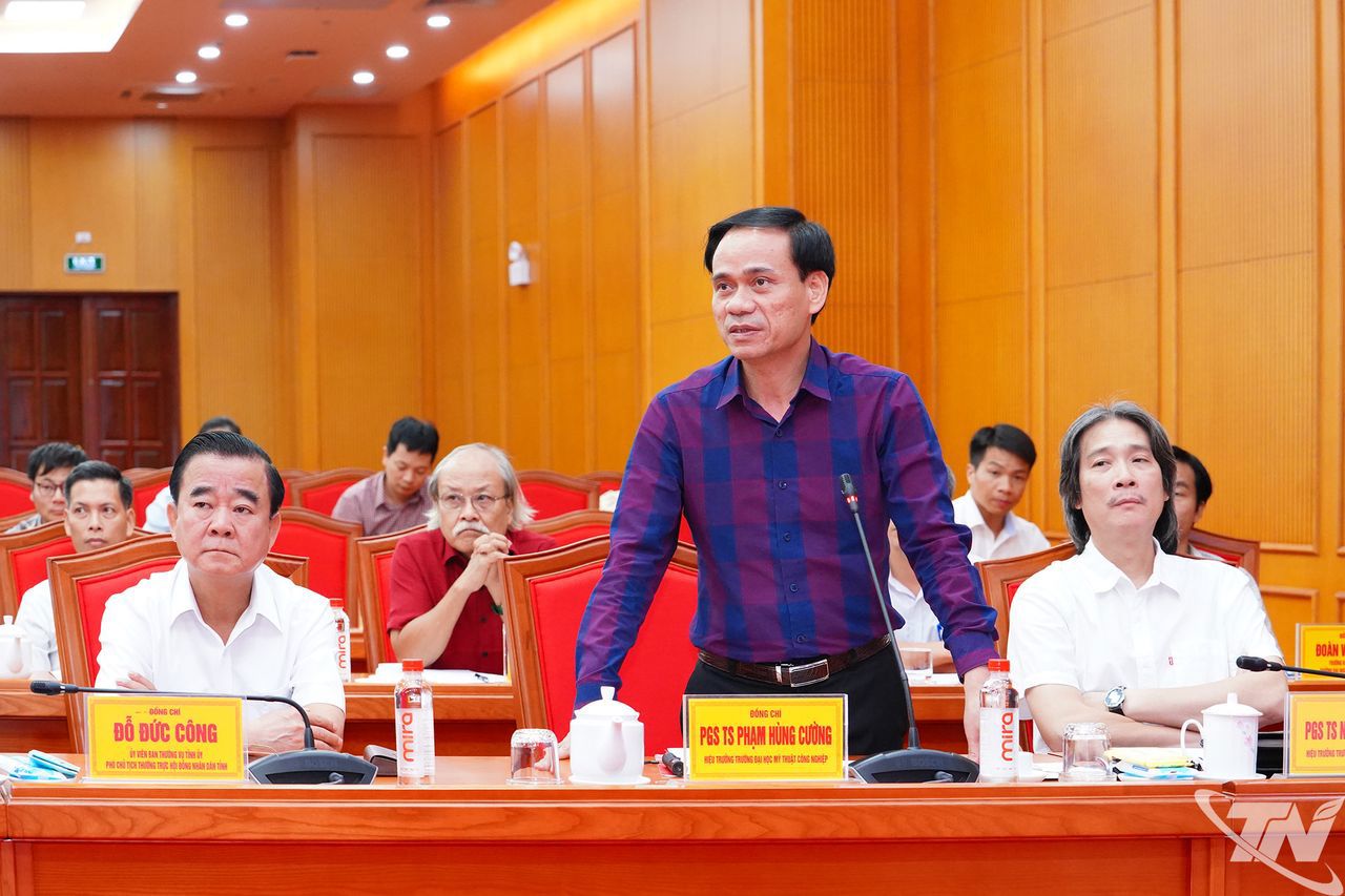 Hoàn thiện mẫu phác thảo Tượng đài Bác Hồ tại ATK Định Hóa