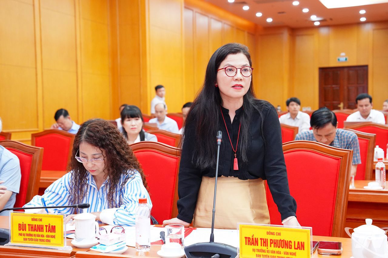 Đại biểu trao đổi ý kiến tại Hội thảo.