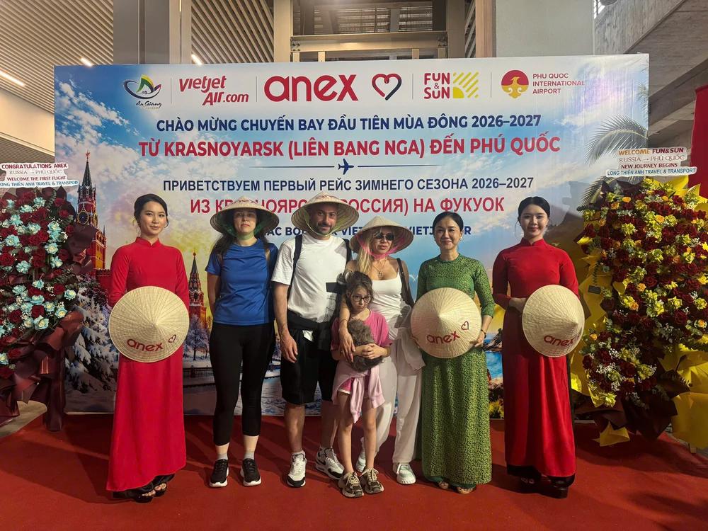 Đón chuyến bay thẳng đầu tiên đưa du khách từ Nga đến Việt Nam - Ảnh 2.