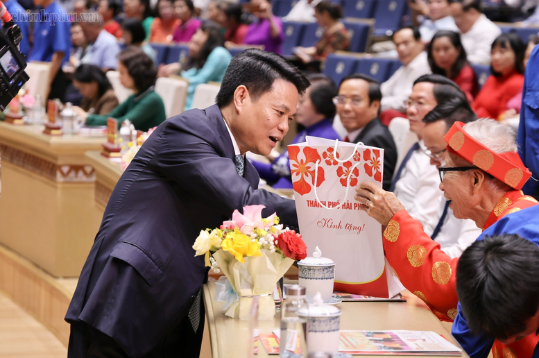 Phó Thủ tướng Phạm Thị Thanh Trà: Đổi mới tư duy về công tác người cao tuổi, thích ứng với già hóa dân số- Ảnh 3.