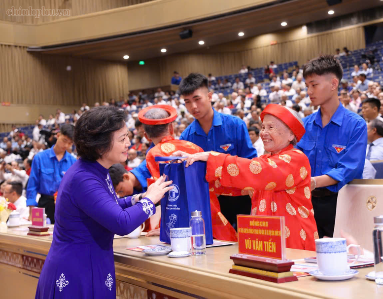 Phó Thủ tướng Phạm Thị Thanh Trà: Đổi mới tư duy về công tác người cao tuổi, thích ứng với già hóa dân số- Ảnh 2.