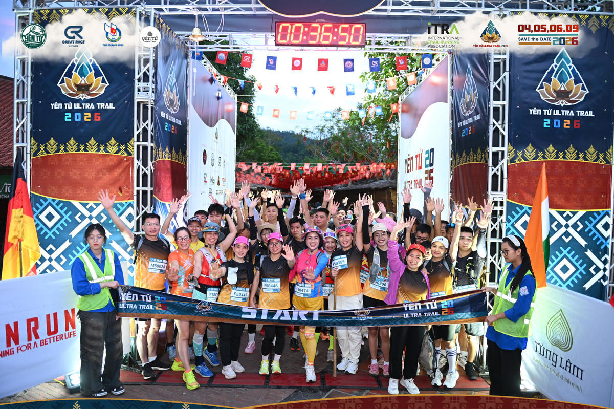 Du khách hào hứng chuẩn bị xuất phát hành trình khám phá Yên Tử tại giải Ultra Trail Yên Tử 2026.
