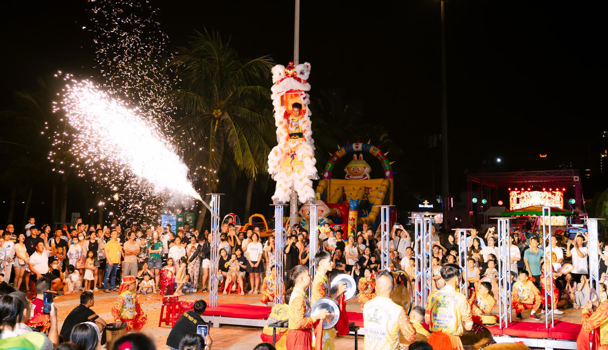 Lễ hội Festival An Hải tại biển Đà Nẵng phát triển thành sản phẩm kinh tế đêm thường xuyên. Ảnh: Nguyễn Tú.
