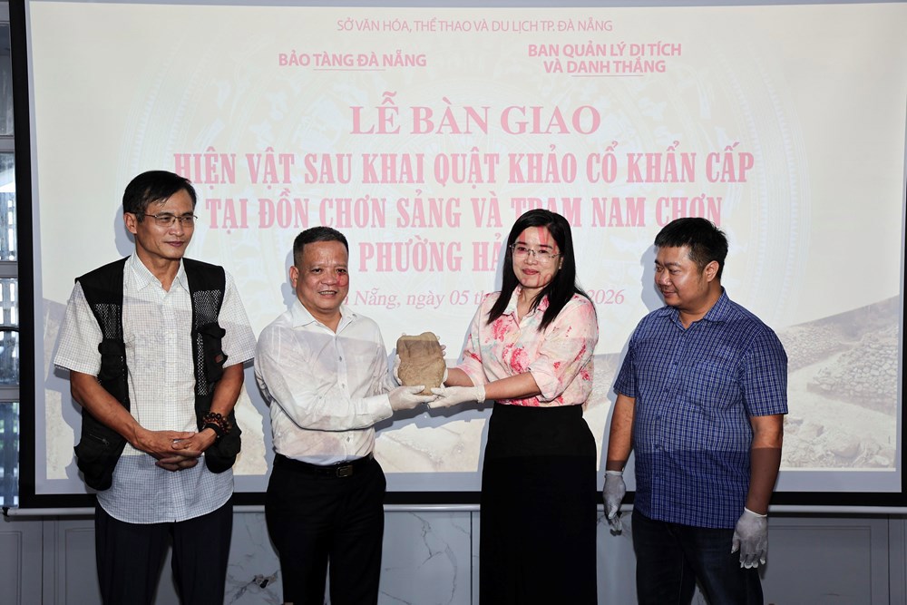 Bàn giao 88 hiện vật sau khai quật tại Đồn Chơn Sảng và Trạm Nam Chơn - ảnh 1