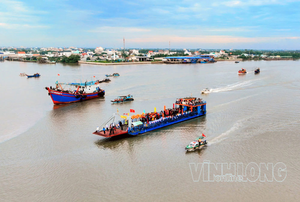 Lễ hội Nghinh Ông Bình Thắng. Ảnh: TRUNG HIẾU