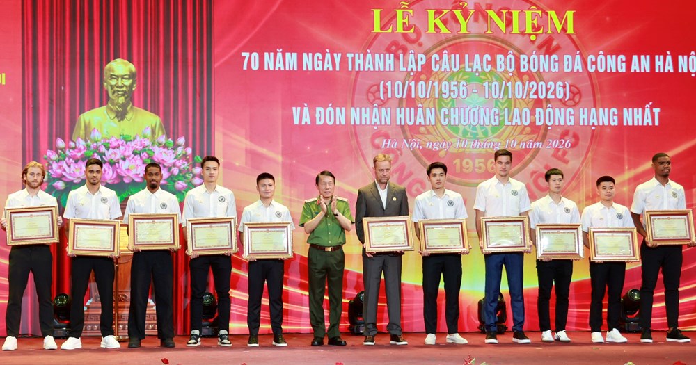 CLB bóng đá Công an Hà Nội đón nhận Huân chương Lao động hạng Nhất  - ảnh 6