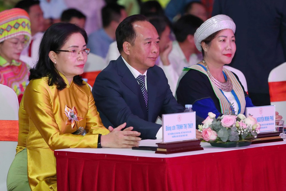 Tôn vinh giá trị văn hóa đặc sắc của đồng bào Mông, củng cố tình đoàn kết toàn dân tộc - ảnh 1