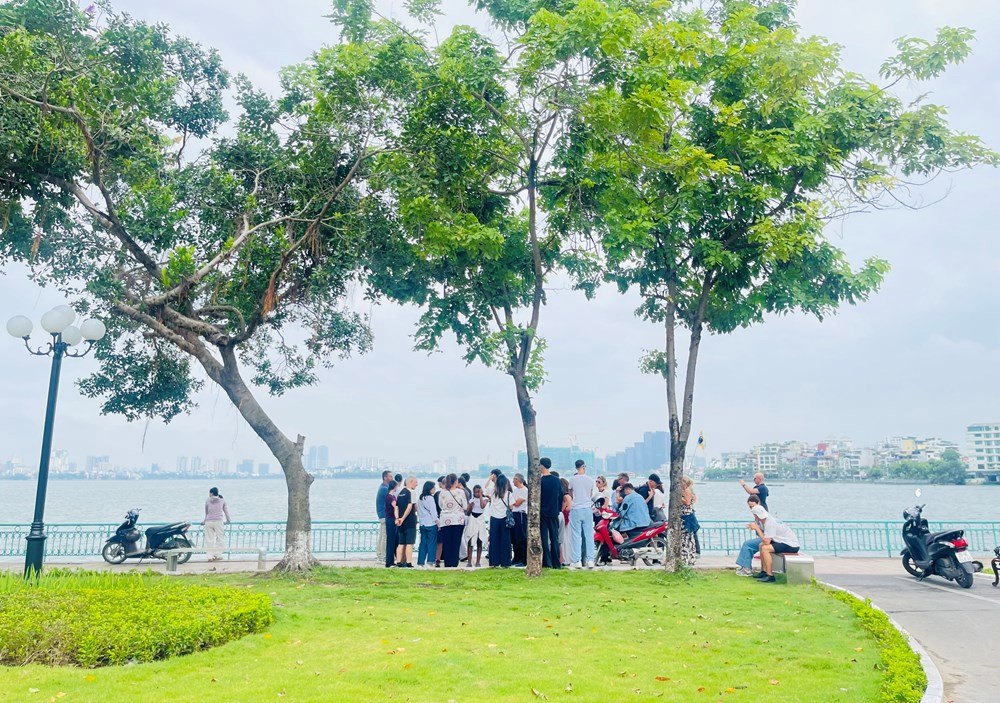 Khách quốc tế tăng trưởng tích cực, mục tiêu 25 triệu lượt vào chặng nước rút - ảnh 1