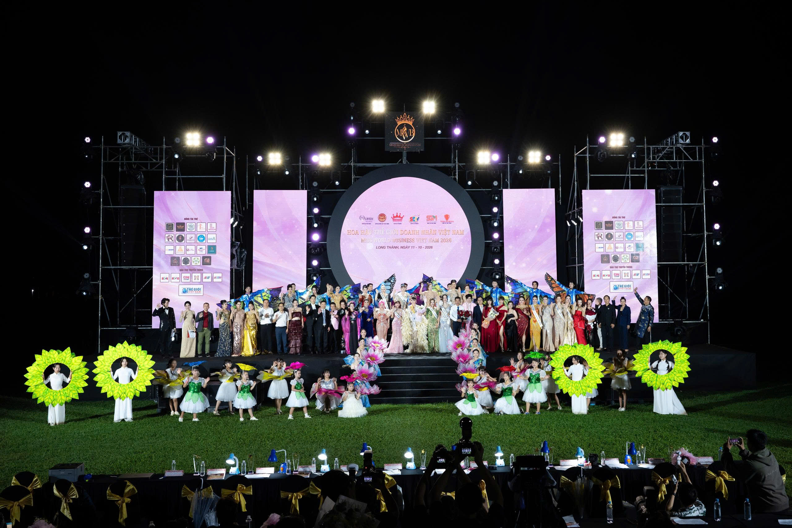 Image 6 from bai-2-chung-ket-hoa-hau-the-gioi-doanh-nhan-viet-nam-2026