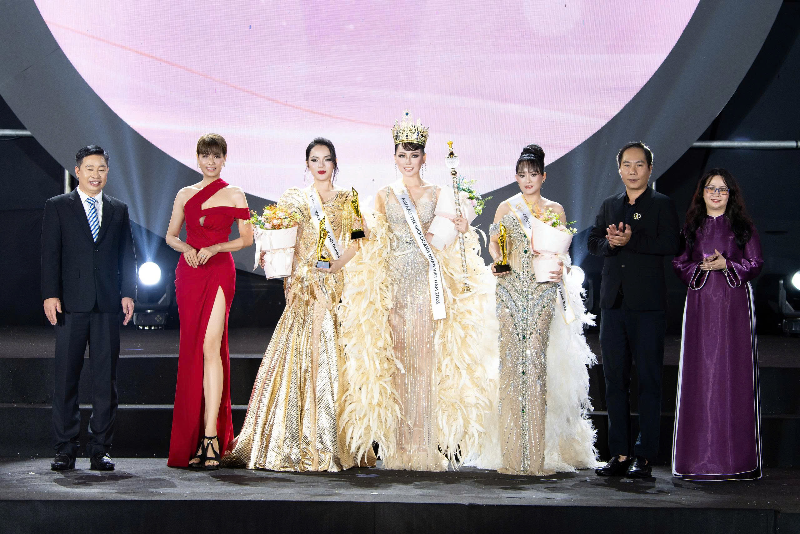 Image 7 from bai-2-chung-ket-hoa-hau-the-gioi-doanh-nhan-viet-nam-2026