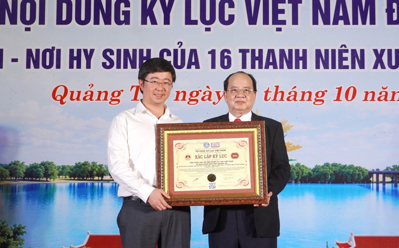 Đón nhận Bằng tôn vinh giá trị nội dung kỷ lục Việt Nam đối với Di tích 'Bến phà II Long Đại'- Ảnh 2.