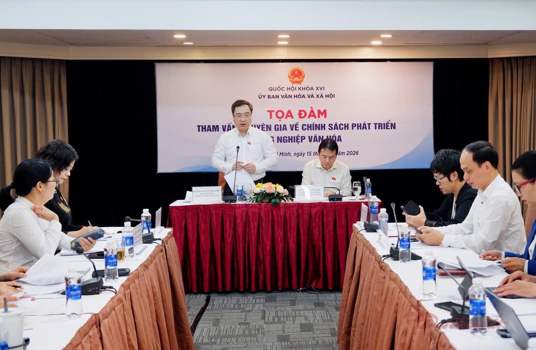 Ông Đặng Xuân Phương, Phó Chủ nhiệm Ủy ban Văn hóa và Xã hội chủ trì tọa đàm. Ảnh: H.LÊ.
