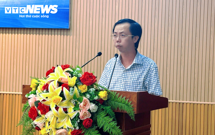 Ông Lý Vỹ Triều Dương, Phó Giám đốc Sở Văn hoá, Thể thao và Du lịch tỉnh Cà Mau, thông tin một số hoạt động tại buổi họp báo.