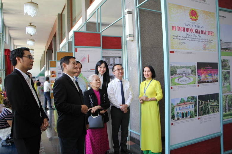 Triển lãm chào mừng Ngày Văn hóa Việt Nam tại Dinh Độc Lập