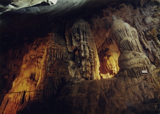 Hang Cung Đình - Động Phong Nha. Ảnh Quảng Bình