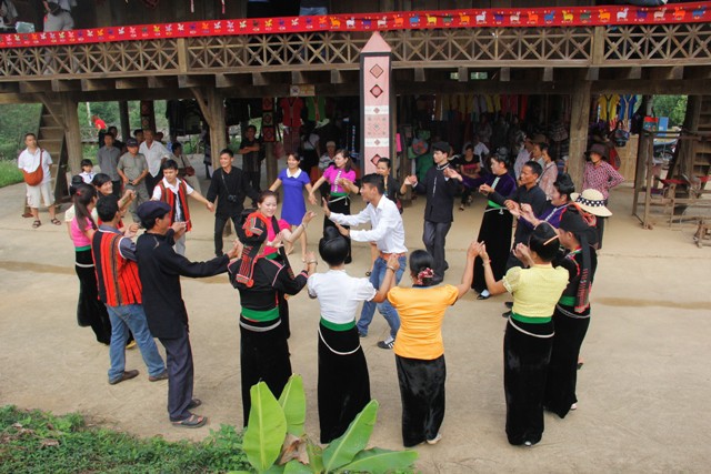 Đến Điện Biên khám phá bản sắc văn hóa độc đáo của người Thái  - Ảnh 1.