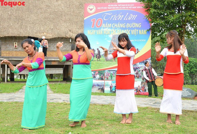 Bảo tồn trang phục truyền thống của đồng bào dân tộc thiểu số luôn là vấn đề cấp bách - Ảnh 4.