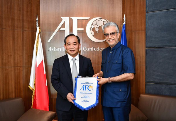 Chủ tịch VFF Lê Khánh Hải thăm và làm việc với Chủ tịch AFC - Ảnh 3.