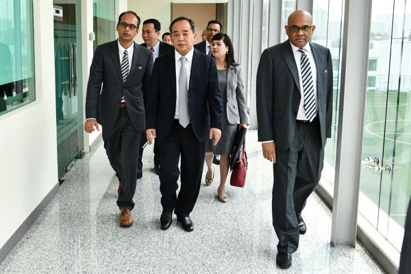 Chủ tịch VFF Lê Khánh Hải thăm và làm việc với Chủ tịch AFC - Ảnh 5.