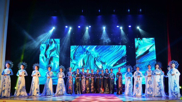 Hương sắc của nữ sinh Đại học Văn hóa Hà Nội - Ảnh 1.