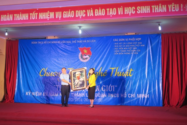 Sôi nổi Chương trình nghệ thuật Tháng ba biên giới - Ảnh 2.