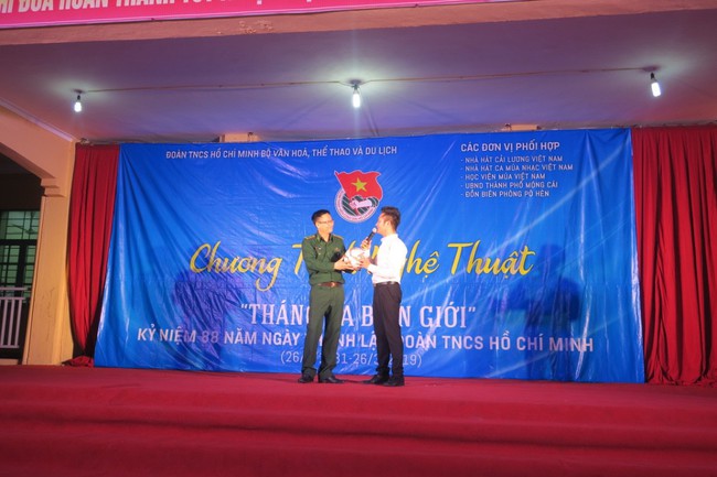 Sôi nổi Chương trình nghệ thuật Tháng ba biên giới - Ảnh 3.