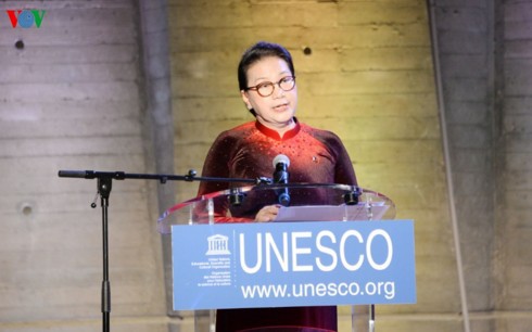 Chủ tịch Quốc hội dự khai mạc triển lãm về Chủ tịch Hồ Chí Minh tại trụ sở UNESCO - Ảnh 1.