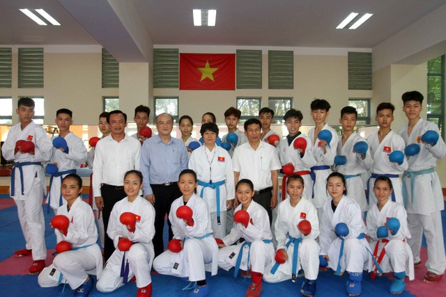 Bộ trưởng Nguyễn Ngọc Thiện thăm và làm việc tại Trung tâm Huấn luyện Thể thao Quốc gia TP.HCM - Ảnh 3.