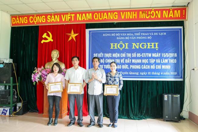 Đảng ủy Văn phòng Bộ: Đẩy mạnh học tập và làm theo tư tưởng, đạo đức, phong cách Hồ Chí Minh - Ảnh 2.
