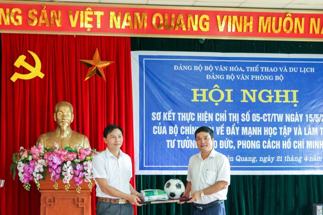 Đảng ủy Văn phòng Bộ: Đẩy mạnh học tập và làm theo tư tưởng, đạo đức, phong cách Hồ Chí Minh - Ảnh 3.