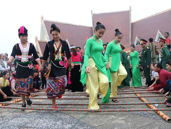 Bộ VHTTDL tăng cường các hoạt động bảo tồn văn hóa, chữ viết của đồng bào dân tộc thiểu số - Ảnh 1.