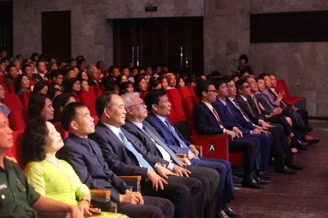 Lễ Vinh danh và trao tặng giải thưởng Du lịch Việt Nam năm 2019 - Ảnh 1.