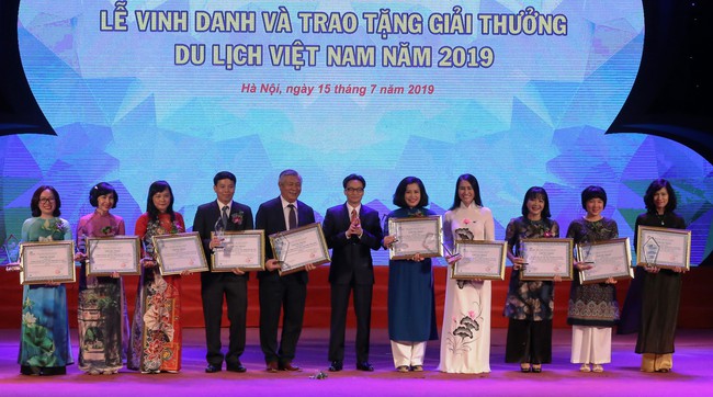Lễ Vinh danh và trao tặng giải thưởng Du lịch Việt Nam năm 2019 - Ảnh 3.