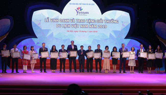 Lễ Vinh danh và trao tặng giải thưởng Du lịch Việt Nam năm 2019 - Ảnh 4.