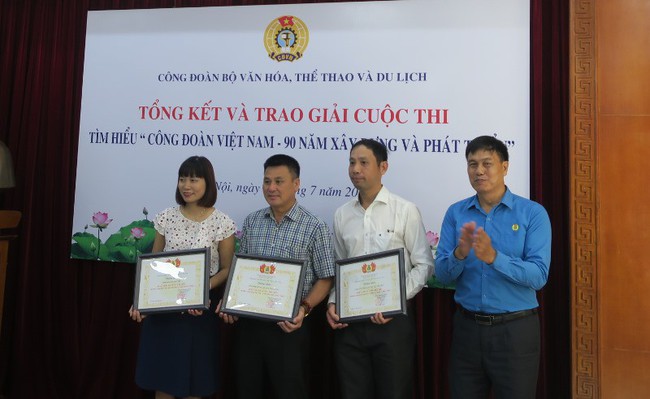 Trao giải cuộc thi tìm hiểu Công đoàn Việt Nam – 90 năm xây dựng và phát triển - Ảnh 3.