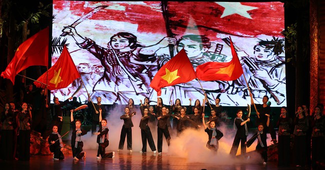 “Thuở trường chinh” ôn lại những kí ức hào hùng trong cuộc kháng chiến của dân tộc - Ảnh 2.