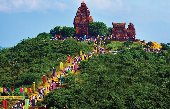 Hàng trăm hình ảnh Việt Nam những sắc màu văn hóa chào mừng Ngày hội Văn hóa, Thể thao và Du lịch đồng bào Chăm - Ảnh 1.